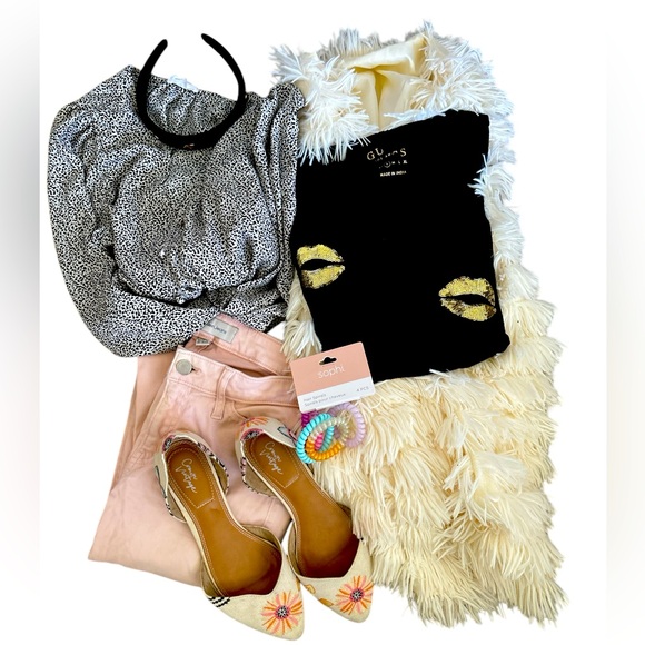 NWOT Stitch Fix Exclusive Styled Box- Everything You See! - Picture 1 of 3